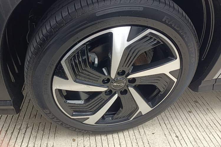 Used BYD Sealion 05 DM-i 2025 DM-i Smart Drive 115KM Flagship Model Left Front Wheel Hub