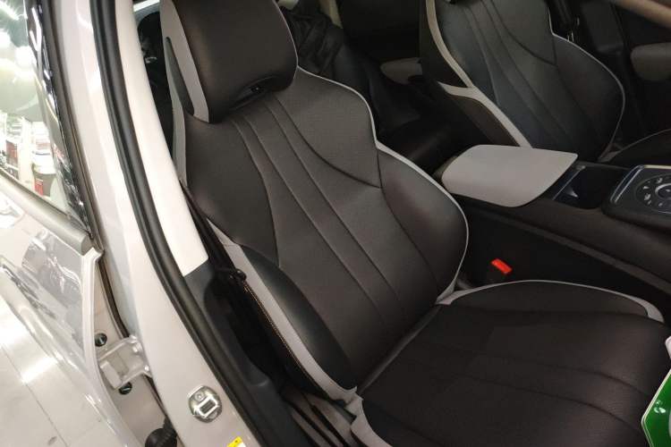 Used BYD Sealion 05 DM-i 2025 DM-i Smart Drive 115KM Prestige Model Right Front Seat