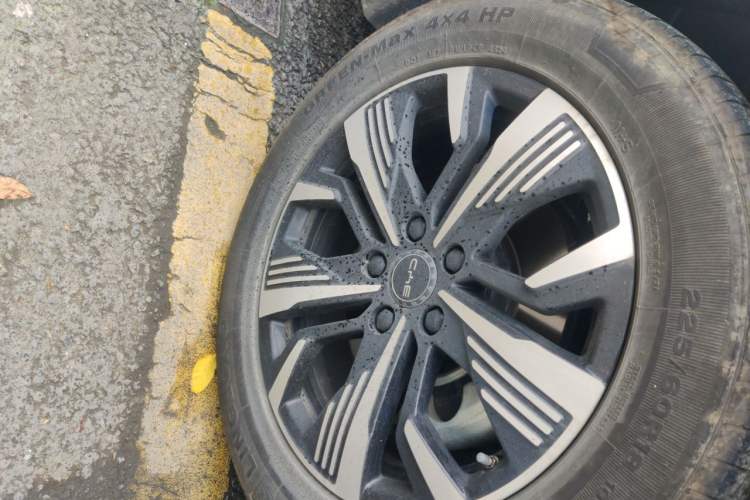 Used BYD Sealion 05 DM-i 2025 DM-i 75KM Prestige Model Right Front Wheel Hub