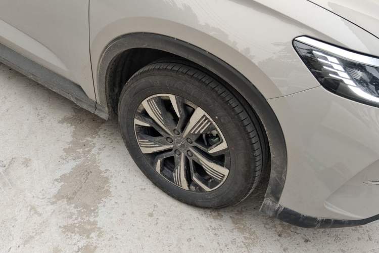 Used BYD Sealion 05 DM-i 2025 DM-i 115KM Prestige Model Right Front Wheel Hub