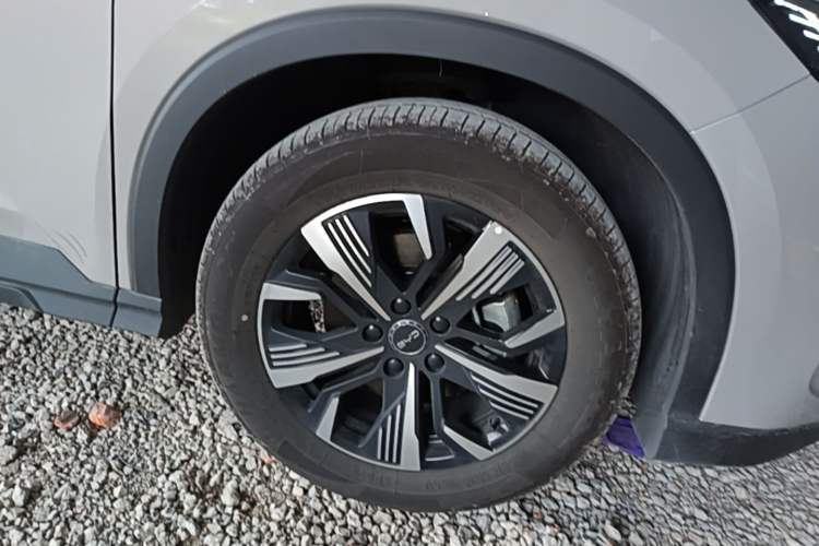 Used BYD Sealion 05 DM-i 2025 DM-i 115KM Prestige Model Right Front Wheel Hub
