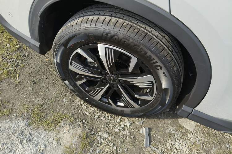 Used BYD Sealion 05 DM-i 2025 DM-i Intelligent Driving 75KM Prestige Model Right Rear Wheel Hub