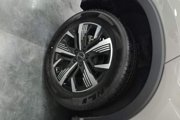Used BYD Sealion 05 DM-i 2025 DM-i 75KM Luxury Model Right Rear Wheel Hub