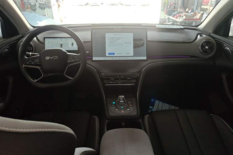 Used BYD Sealion 05 DM-i 2025 DM-i Smart Drive 115KM Flagship Model Center Console