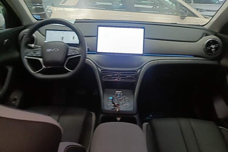 Used BYD Sealion 05 DM-i 2025 DM-i Intelligent Driving 75KM Prestige Model Center Console