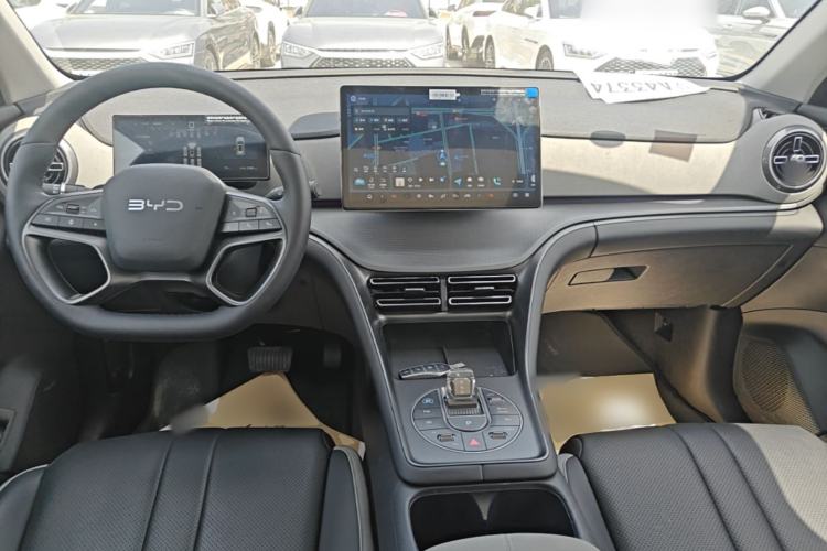 Used BYD Sealion 05 DM-i 2025 DM-i Intelligent Driving 75KM Prestige Model Center Console