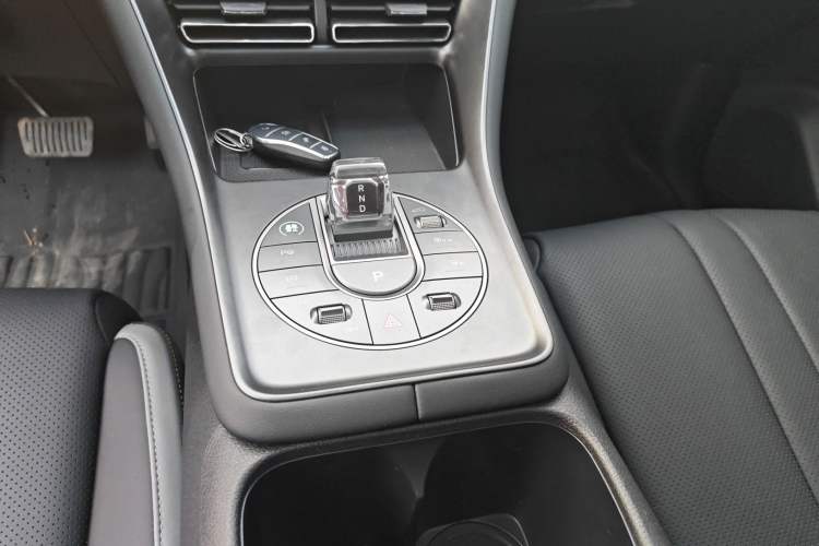 Used BYD Sealion 05 DM-i 2025 DM-i Smart Drive 115KM Flagship Model Gear Lever