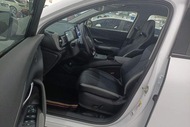 Used BYD Sealion 05 DM-i 2025 DM-i Smart Drive 75KM Luxury Model Interior 3