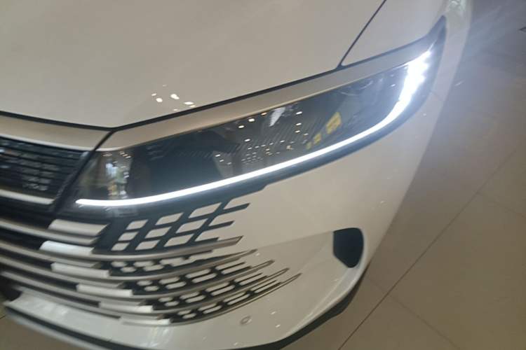 Used BYD Sealion 05 DM-i 2025 DM-i 75KM Prestige Model Left Front Headlight