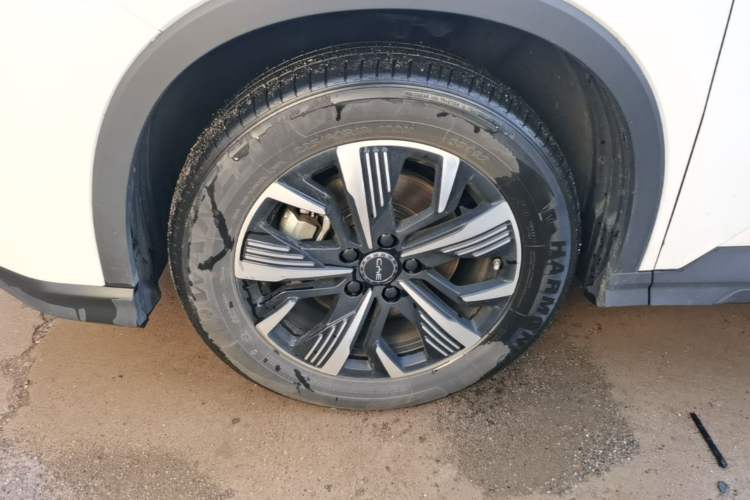 Used BYD Sealion 05 DM-i 2025 DM-i 75KM Prestige Model Left Front Wheel Hub