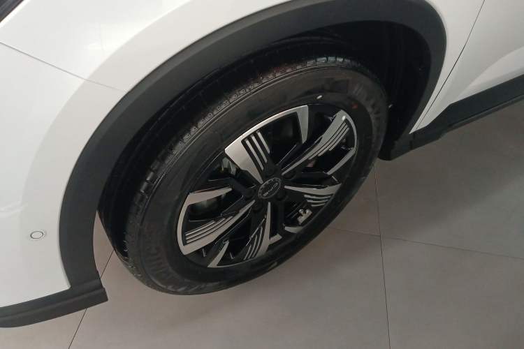 Used BYD Sealion 05 DM-i 2025 DM-i 75KM Prestige Model Left Front Wheel Hub