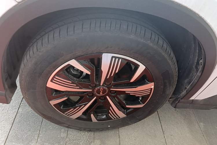Used BYD Sealion 05 DM-i 2025 DM-i 115KM Prestige Model Left Front Wheel Hub