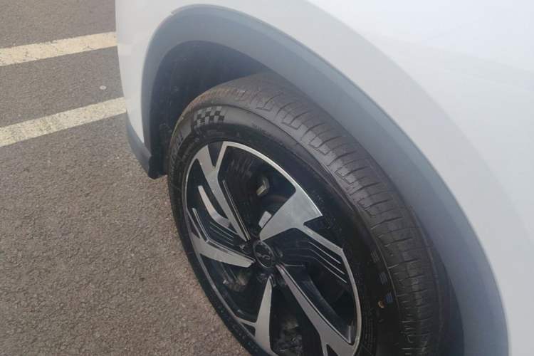Used BYD Sealion 05 DM-i 2025 DM-i 115KM Flagship Model Left Front Wheel Hub