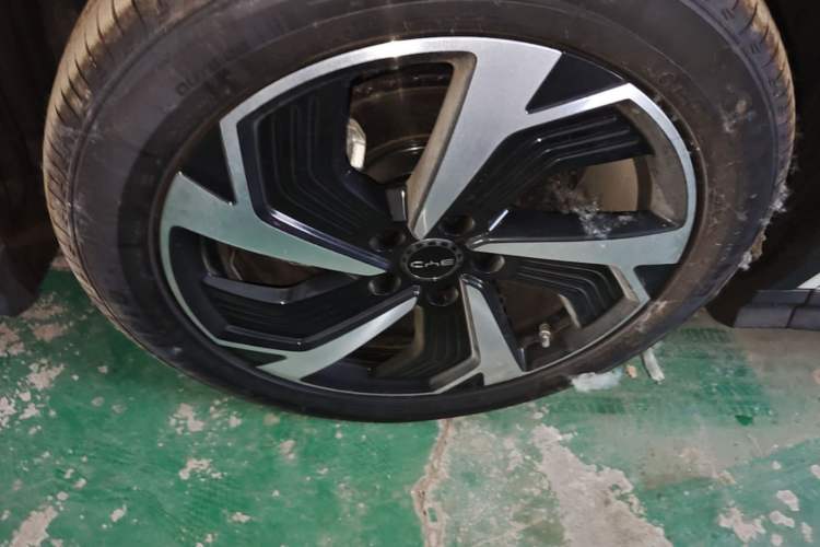 Used BYD Sealion 05 DM-i 2025 DM-i Smart Drive 115KM Flagship Model Left Front Wheel Hub