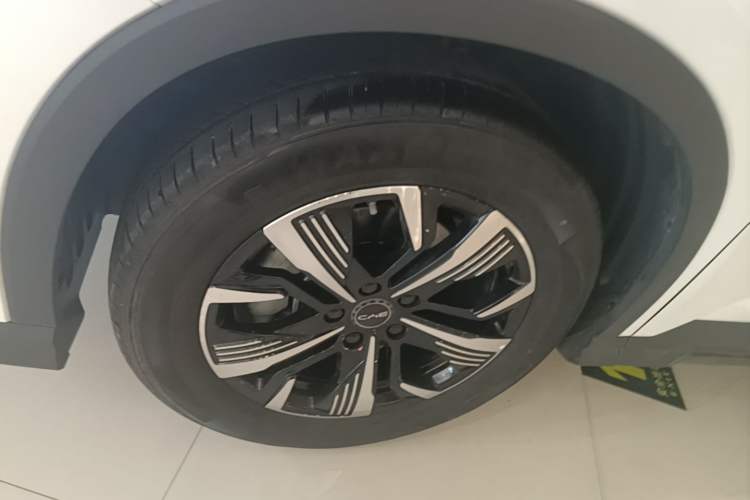 Used BYD Sealion 05 DM-i 2025 DM-i 75KM Prestige Model Left Front Wheel Hub