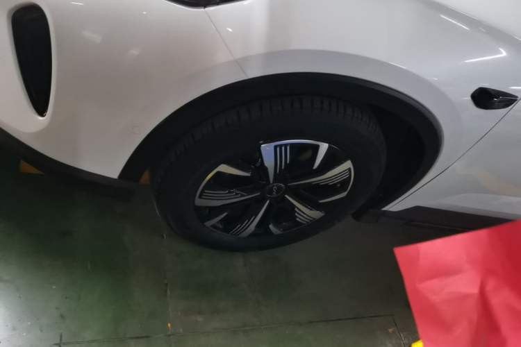 Used BYD Sealion 05 DM-i 2025 DM-i Intelligent Driving 75KM Prestige Model Left Front Wheel Hub