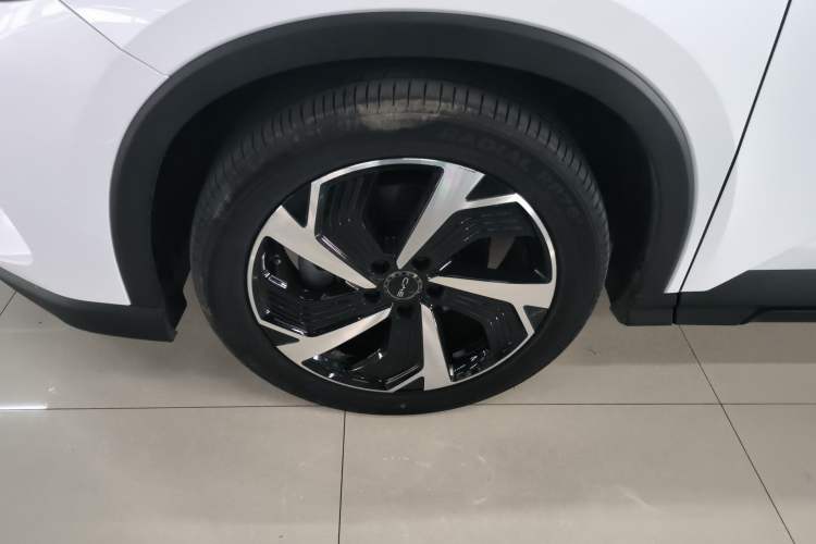 Used BYD Sealion 05 DM-i 2025 DM-i 115KM Flagship Model Left Front Wheel Hub