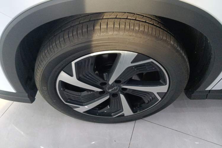 Used BYD Sealion 05 DM-i 2025 DM-i Smart Drive 115KM Flagship Model Left Front Wheel Hub
