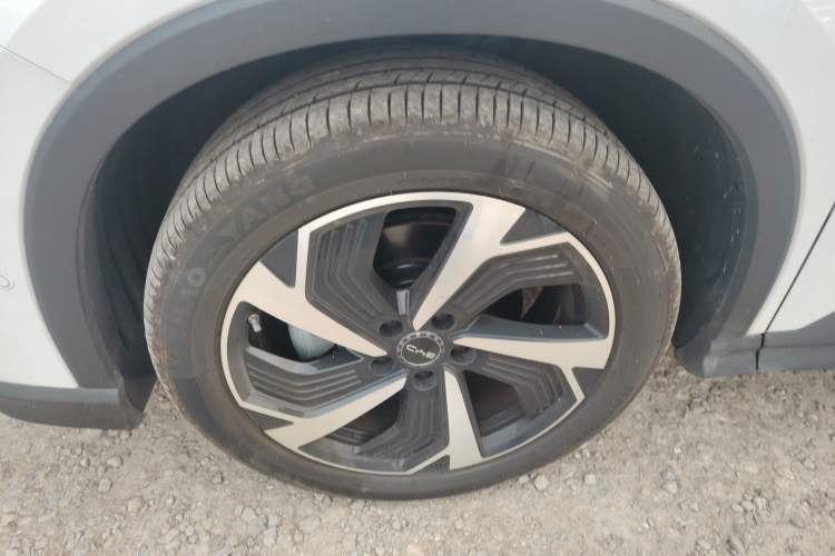 Used BYD Sealion 05 DM-i 2025 DM-i Smart Drive 115KM Flagship Model Left Front Wheel Hub