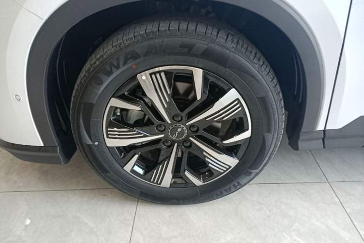 Used BYD Sealion 05 DM-i 2025 DM-i Intelligent Driving 75KM Prestige Model Left Front Wheel Hub