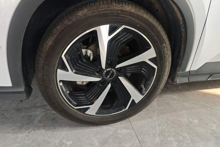 Used BYD Sealion 05 DM-i 2025 DM-i Smart Drive 115KM Flagship Model Left Front Wheel Hub