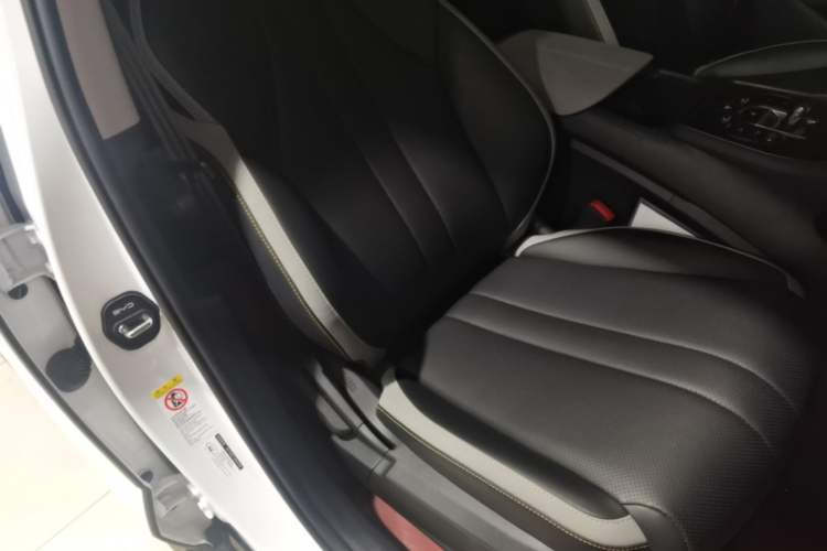 Used BYD Sealion 05 DM-i 2025 DM-i 115KM Prestige Model Right Front Seat