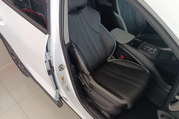 Used BYD Sealion 05 DM-i 2025 DM-i 75KM Prestige Model Right Front Seat