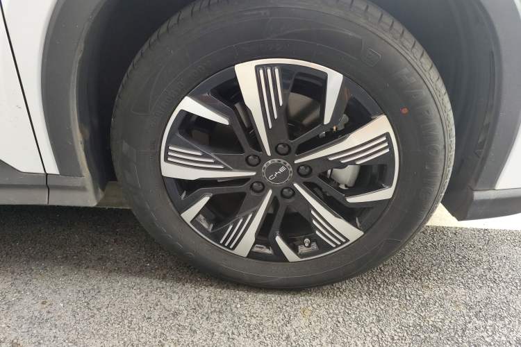 Used BYD Sealion 05 DM-i 2025 DM-i 115KM Prestige Model Right Front Wheel Hub