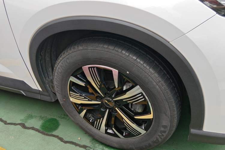Used BYD Sealion 05 DM-i 2025 DM-i 115KM Prestige Model Right Front Wheel Hub