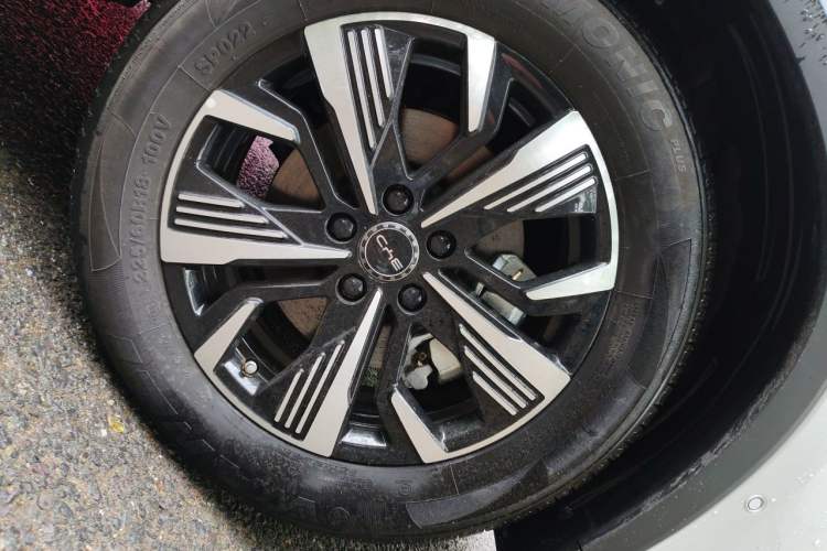 Used BYD Sealion 05 DM-i 2025 DM-i Smart Drive 75KM Luxury Model Right Front Wheel Hub