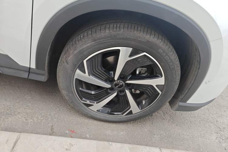 Used BYD Sealion 05 DM-i 2025 DM-i Smart Drive 115KM Flagship Model Right Front Wheel Hub