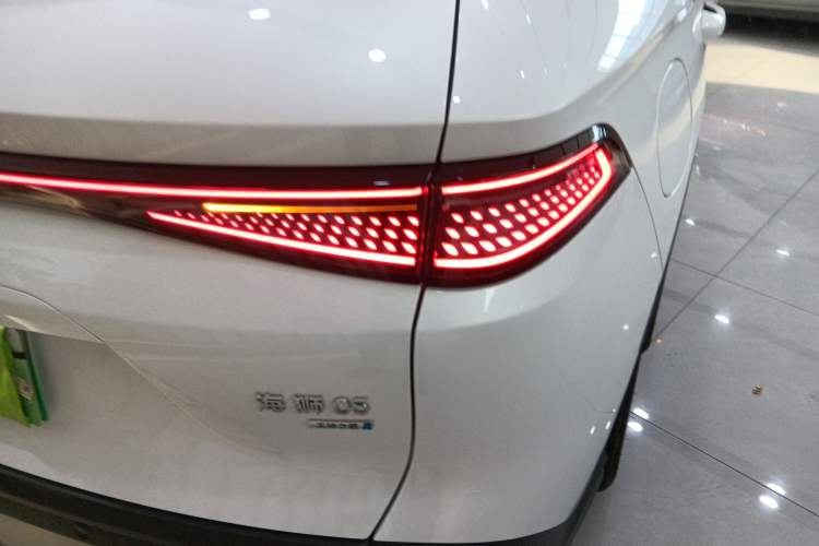 Used BYD Sealion 05 DM-i 2025 DM-i Smart Drive 115KM Flagship Model Right Rear Taillight