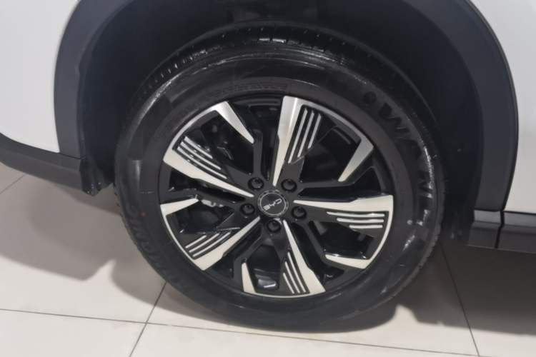 Used BYD Sealion 05 DM-i 2025 DM-i 115KM Prestige Model Right Rear Wheel Hub