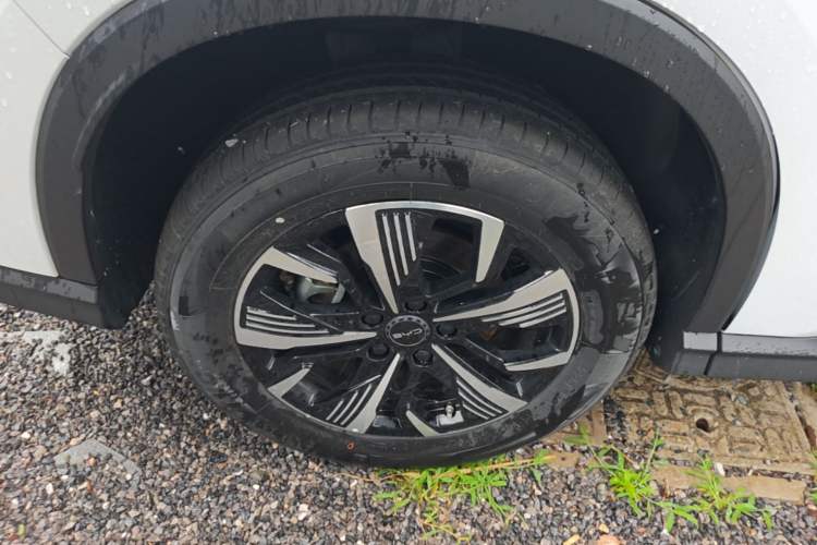 Used BYD Sealion 05 DM-i 2025 DM-i 75KM Prestige Model Right Rear Wheel Hub