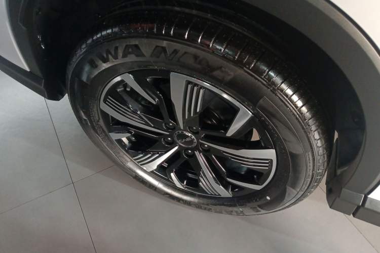 Used BYD Sealion 05 DM-i 2025 DM-i 75KM Prestige Model Right Rear Wheel Hub