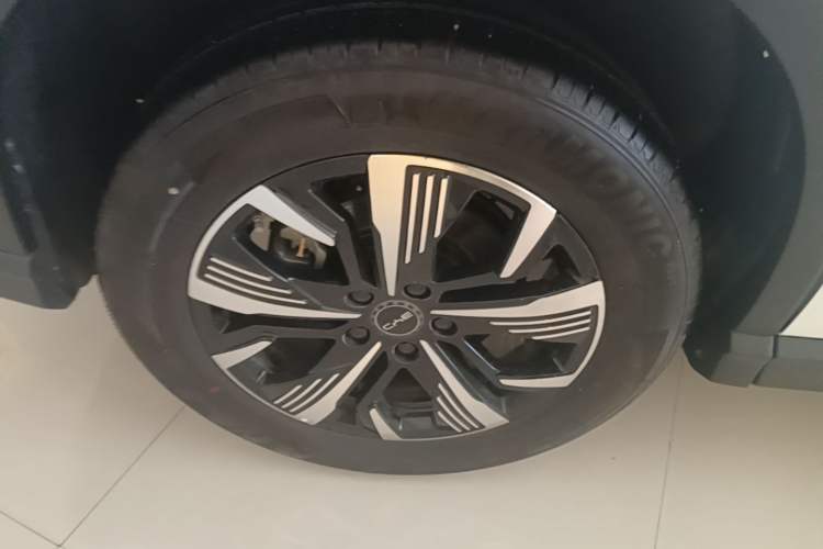 Used BYD Sealion 05 DM-i 2025 DM-i 75KM Prestige Model Right Rear Wheel Hub