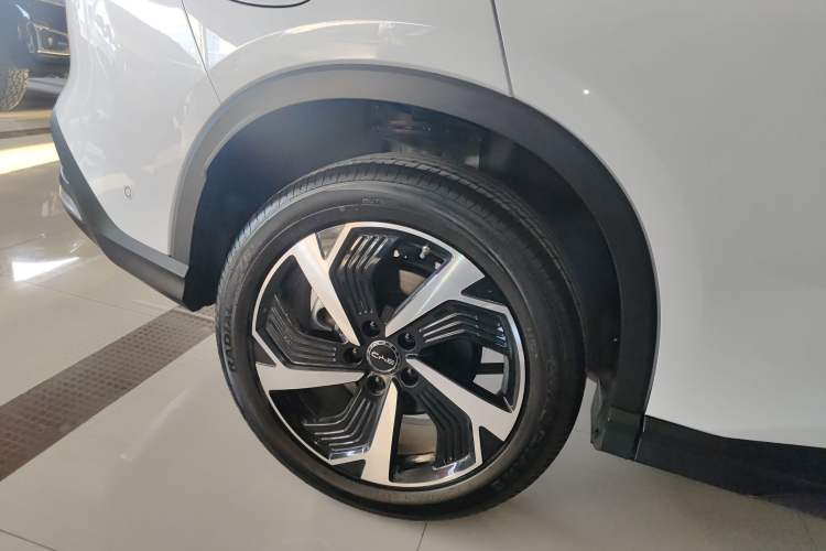 Used BYD Sealion 05 DM-i 2025 DM-i 115KM Flagship Model Right Rear Wheel Hub