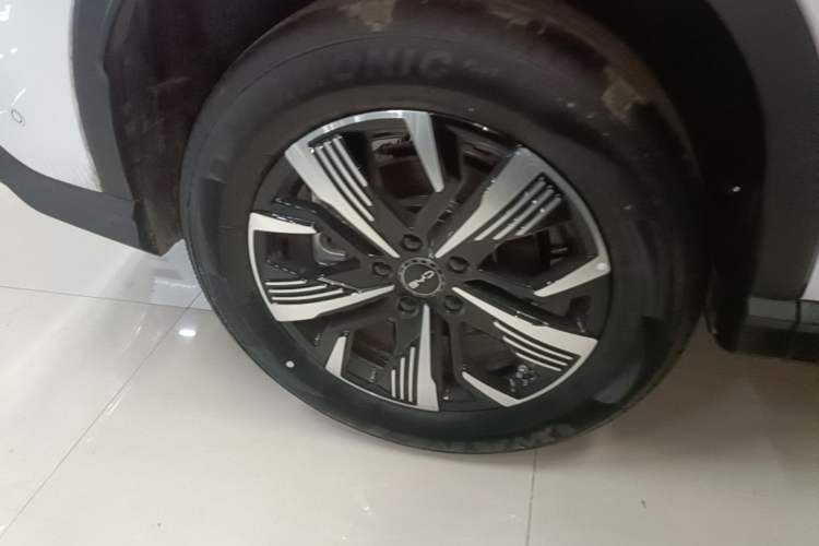 Used BYD Sealion 05 DM-i 2025 DM-i Intelligent Driving 75KM Prestige Model Right Rear Wheel Hub