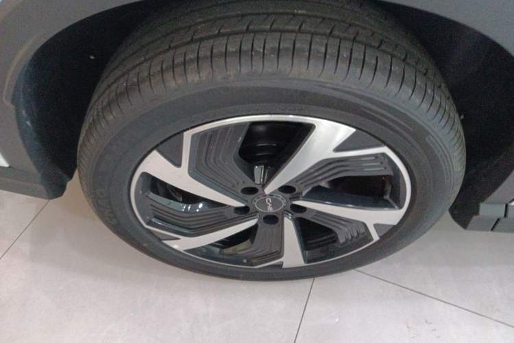 Used BYD Sealion 05 DM-i 2025 DM-i Smart Drive 115KM Flagship Model Right Rear Wheel Hub