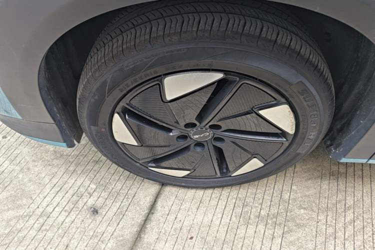 Used BYD Sealion 05 EV 2025 520 km Flagship SmartDrive Version Left Front Wheel Hub