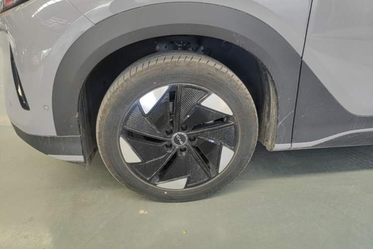 Used BYD Sealion 05 EV 2025 520 km Flagship SmartDrive Version Left Front Wheel Hub