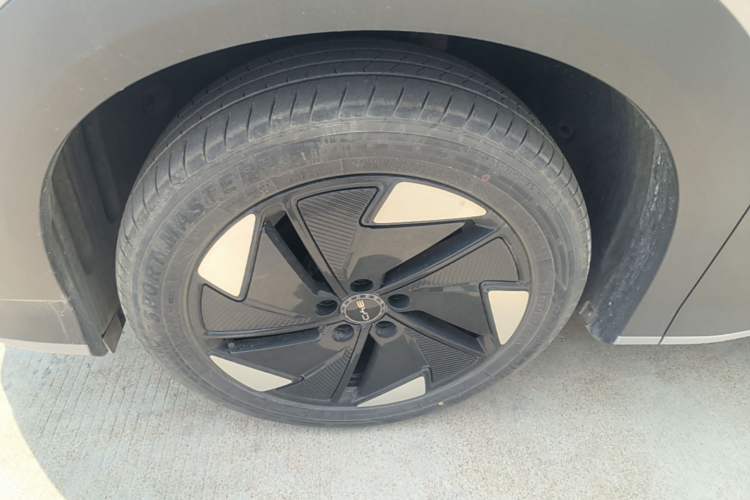 Used BYD Sealion 05 EV 2025 520 km Flagship SmartDrive Version Left Front Wheel Hub