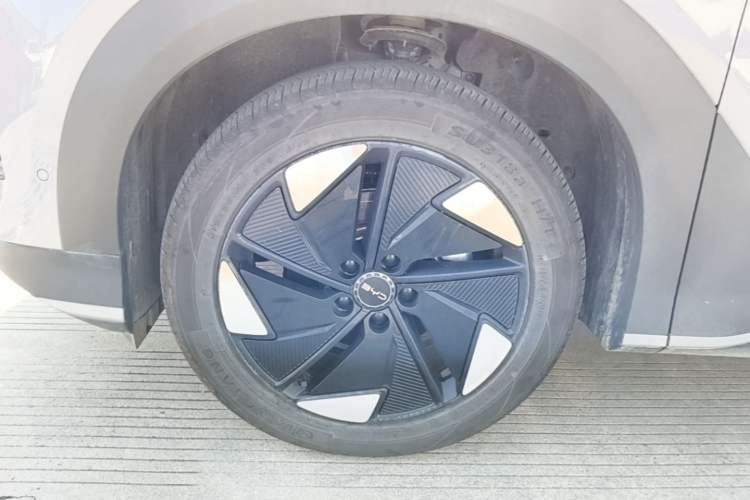 Used BYD Sealion 05 EV 2025 520 km Flagship SmartDrive Version Left Front Wheel Hub