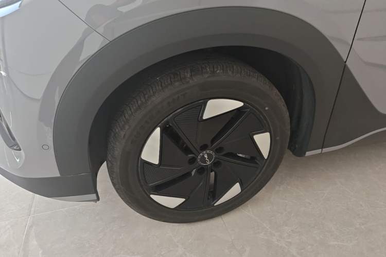 Used BYD Sealion 05 EV 2025 520 km Flagship SmartDrive Version Left Front Wheel Hub