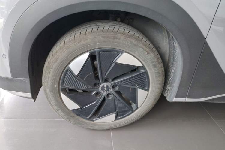 Used BYD Sealion 05 EV 2025 520 km Flagship SmartDrive Version Left Front Wheel Hub