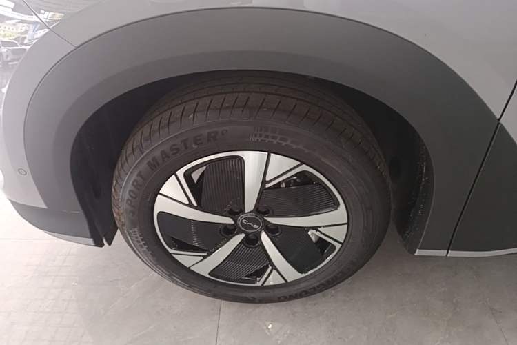 Used BYD Sealion 05 EV 2025 520 km Smart Cruise Version Left Front Wheel Hub