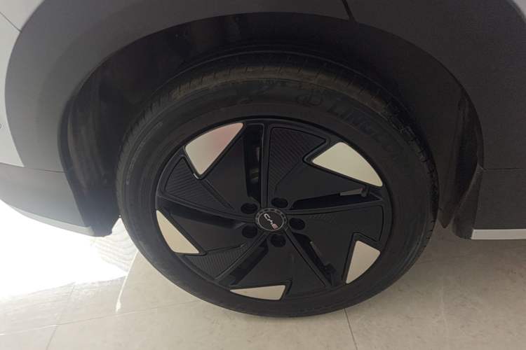Used BYD Sealion 05 EV 2025 520 km Flagship SmartDrive Version Right Rear Wheel Hub