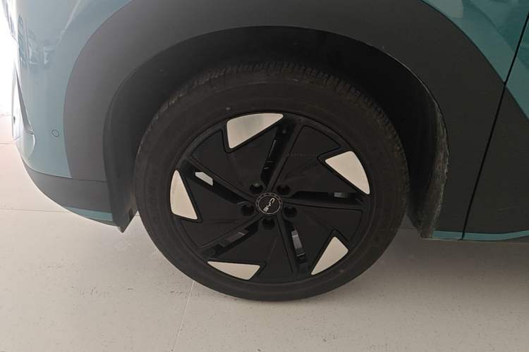 Used BYD Sealion 05 EV 2025 520 km Flagship SmartDrive Version Left Front Wheel Hub