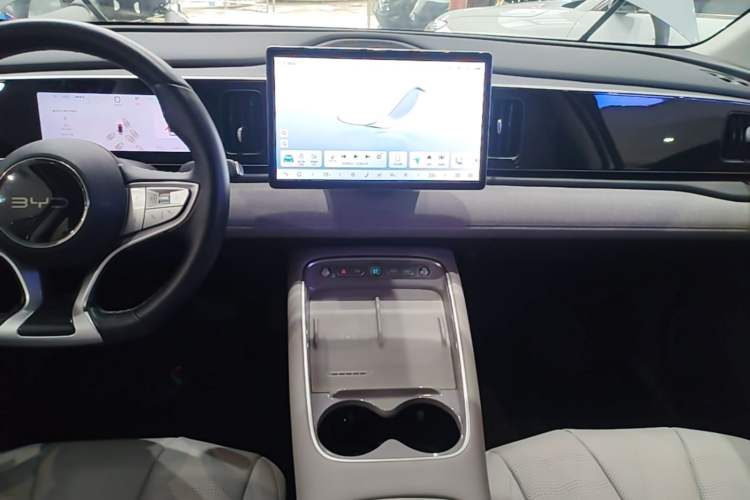 Used BYD Sealion 05 EV 2025 520 km Smart Cruise Version Audio And AC Panel