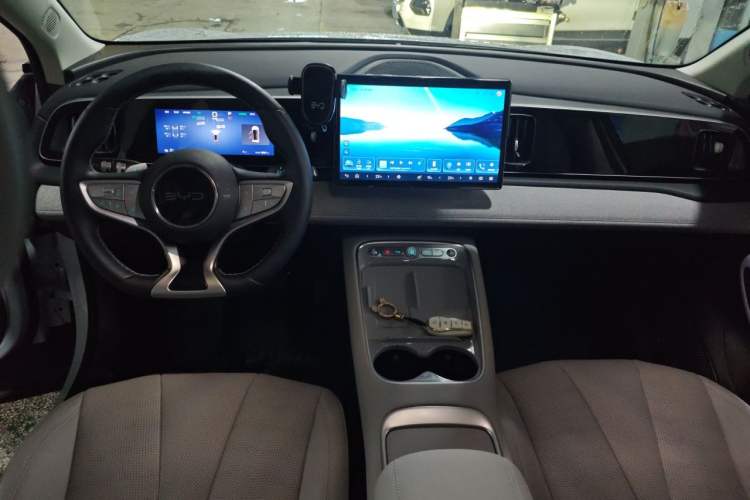 Used BYD Sealion 05 EV 2025 520 km Smart Cruise Version Center Console
